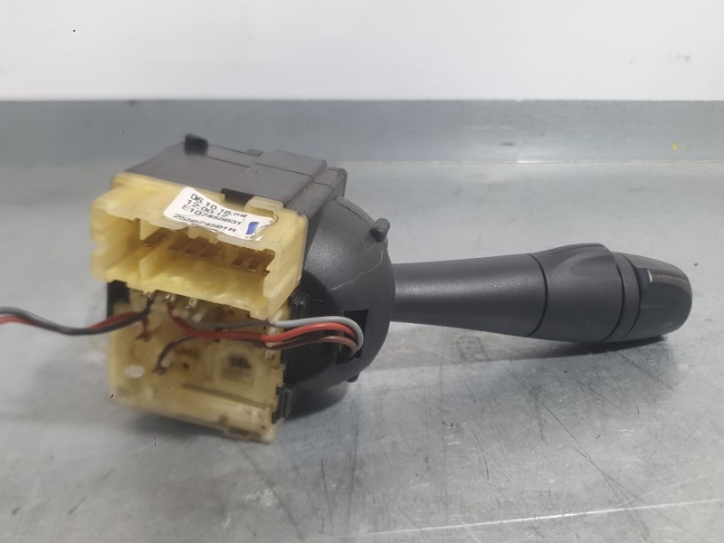 Recambio de mando intermitentes para renault trafic iii autobús (jg_) 1.6 dci 120 (jgmb) referencia OEM IAM 255408783R  25260546