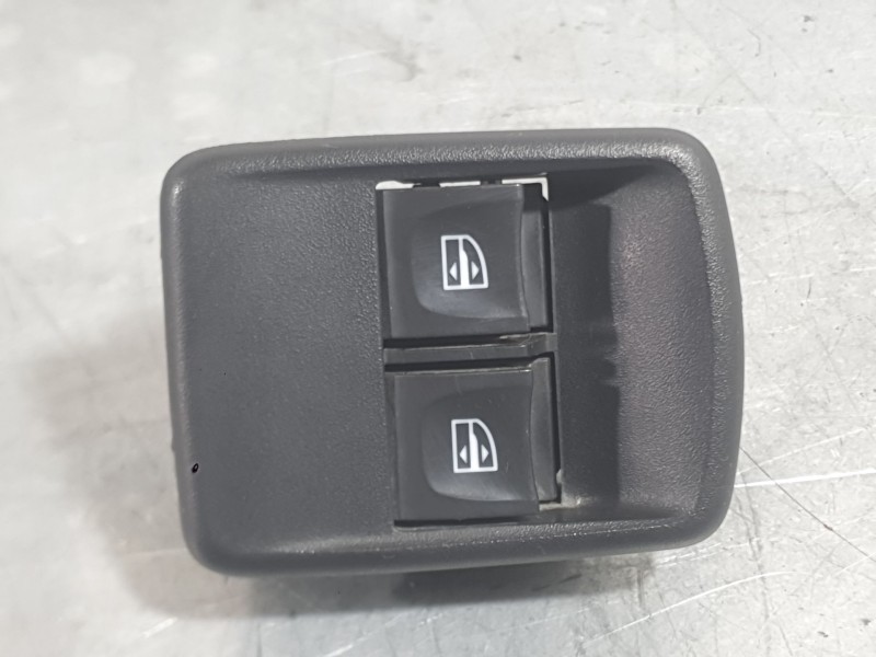 Recambio de mando elevalunas delantero izquierdo para renault trafic iii autobús (jg_) 1.6 dci 120 (jgmb) referencia OEM IAM 254