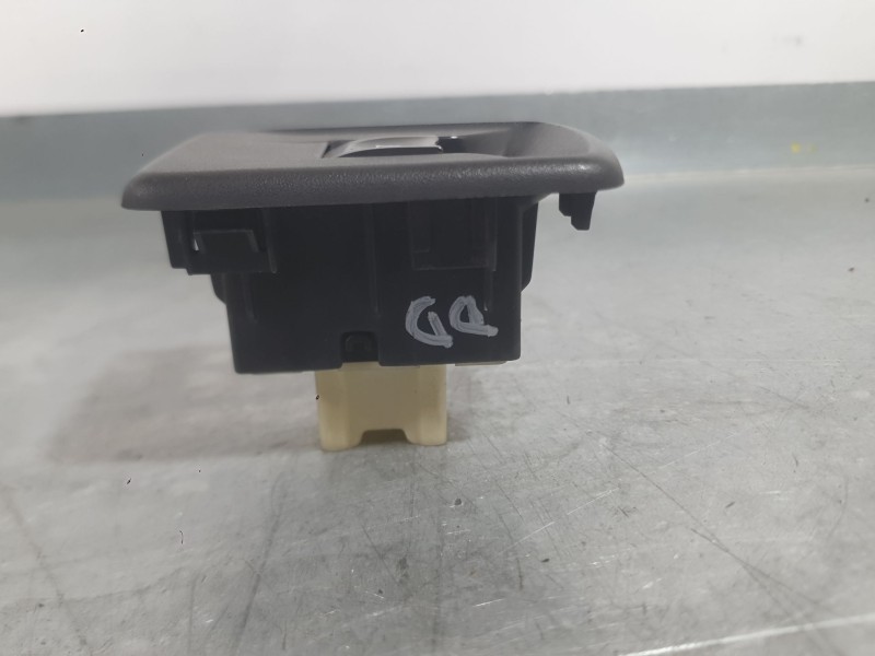 Recambio de mando elevalunas delantero derecho para renault trafic iii autobús (jg_) 1.6 dci 120 (jgmb) referencia OEM IAM 25421