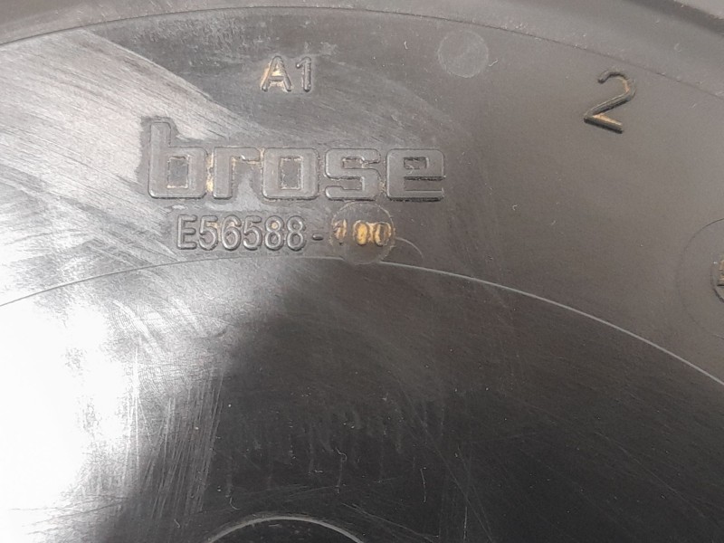 Recambio de electroventilador para mercedes-benz clase c (w206) c 300 de (206.208) referencia OEM IAM 0999060202 E56588100 BROSE