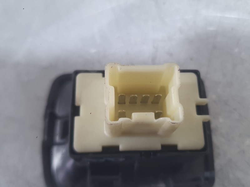 Recambio de mando elevalunas delantero derecho para renault trafic iii autobús (jg_) 1.6 dci 120 (jgmb) referencia OEM IAM 25421