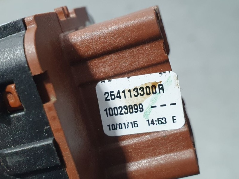 Recambio de mando elevalunas delantero izquierdo para renault captur expression referencia OEM IAM 254113300R  MANDO PUERTAS TRA