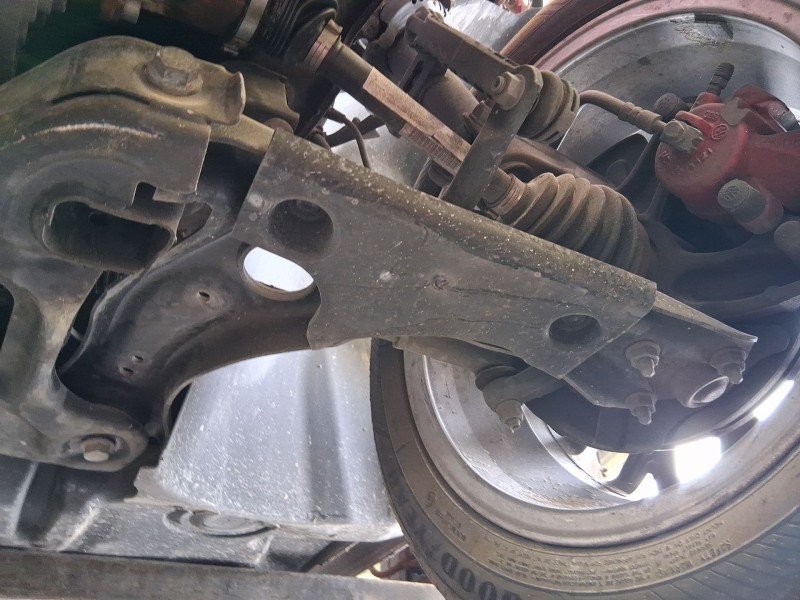 Recambio de brazo suspension inferior delantero izquierdo para seat ibiza v (kj1, kjg) 1.0 tsi referencia OEM IAM 2Q0407151D  