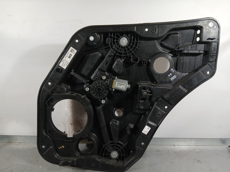Recambio de elevalunas trasero derecho para ssangyong korando (c300) 1.5 referencia OEM IAM 7347037000 2 PINS 7347137000
