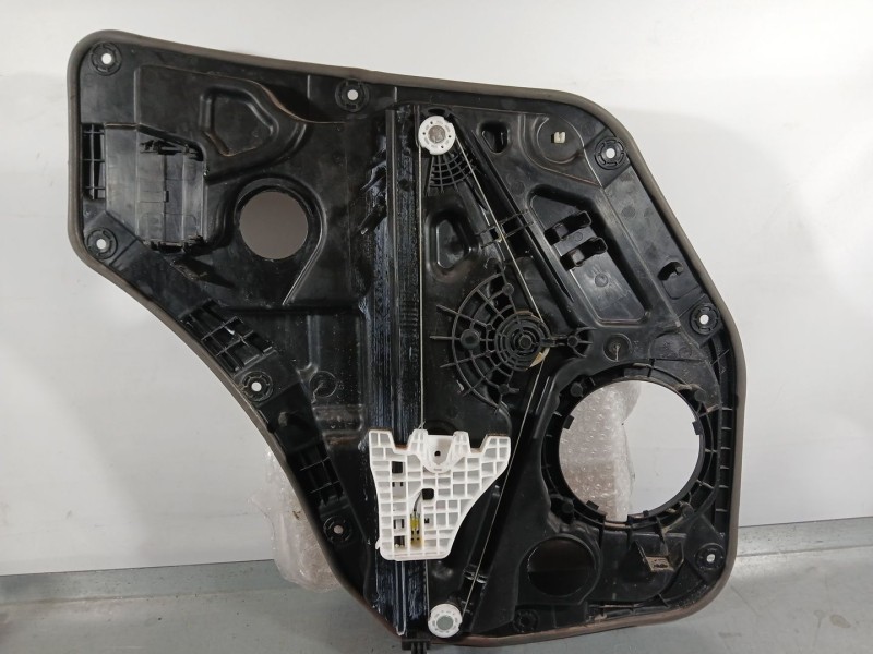 Recambio de elevalunas trasero derecho para ssangyong korando (c300) 1.5 referencia OEM IAM 7347037000 2 PINS 7347137000