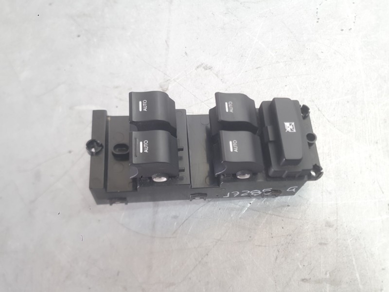 Recambio de mando elevalunas delantero izquierdo para hyundai i40 i (vf) 1.7 crdi referencia OEM IAM 935713Z000 C/MANDO RETROVIS