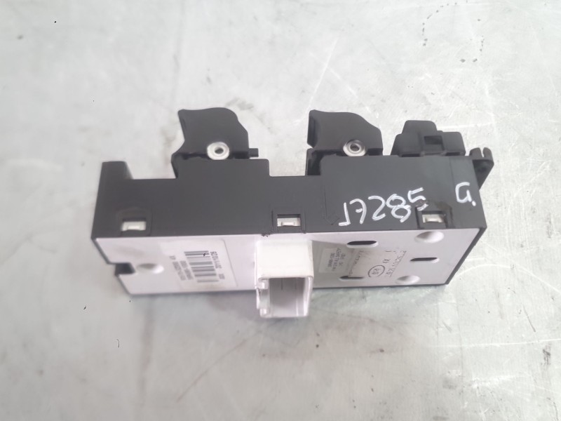 Recambio de mando elevalunas delantero izquierdo para hyundai i40 i (vf) 1.7 crdi referencia OEM IAM 935713Z000 C/MANDO RETROVIS