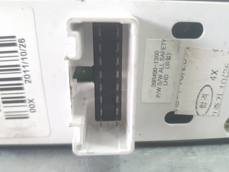 Recambio de mando elevalunas delantero izquierdo para hyundai i40 i (vf) 1.7 crdi referencia OEM IAM 935713Z000 C/MANDO RETROVIS