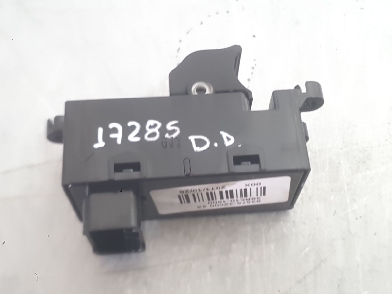 Recambio de mando elevalunas delantero derecho para hyundai i40 i (vf) 1.7 crdi referencia OEM IAM 935763Z000  