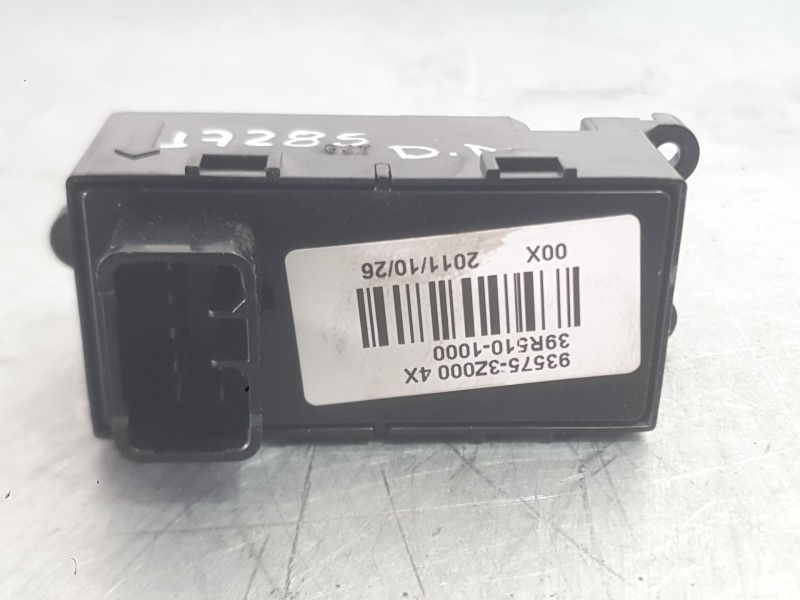 Recambio de mando elevalunas delantero derecho para hyundai i40 i (vf) 1.7 crdi referencia OEM IAM 935763Z000  