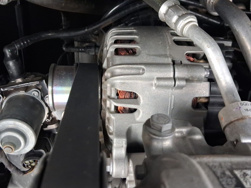 Recambio de alternador para volkswagen golf vii (5g1, bq1, be1, be2) 1.0 tsi referencia OEM IAM 04E903015H  