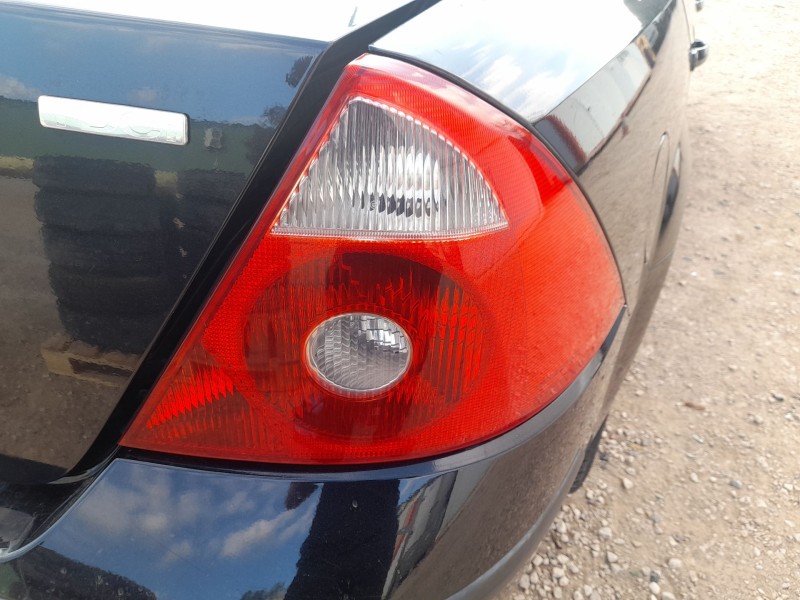 Recambio de piloto trasero derecho para ford mondeo iii sedán (b4y) 2.0 16v tddi / tdci referencia OEM IAM 1371849  