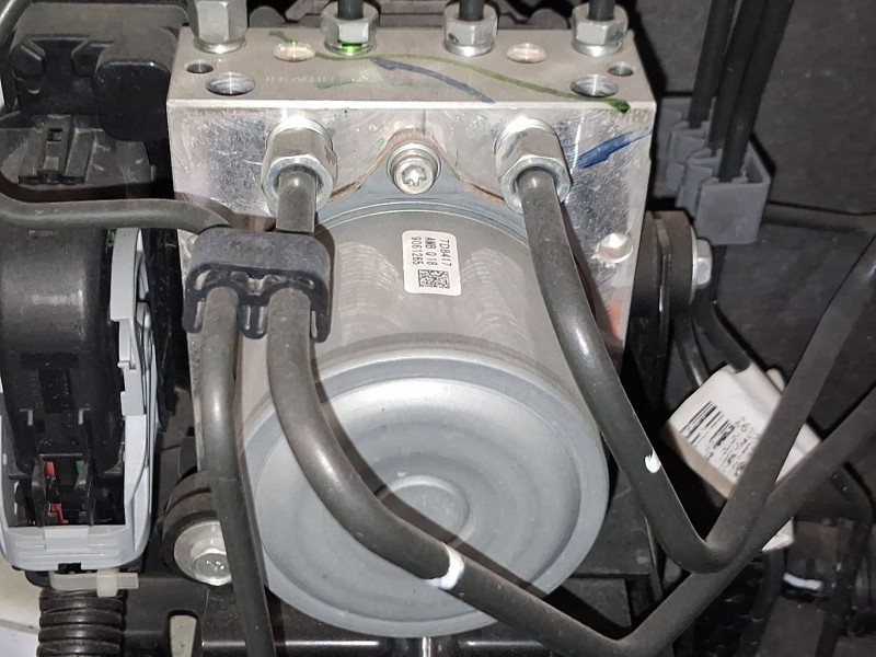 Recambio de abs para nissan leaf (ze1) electric referencia OEM IAM 476605SH8B  