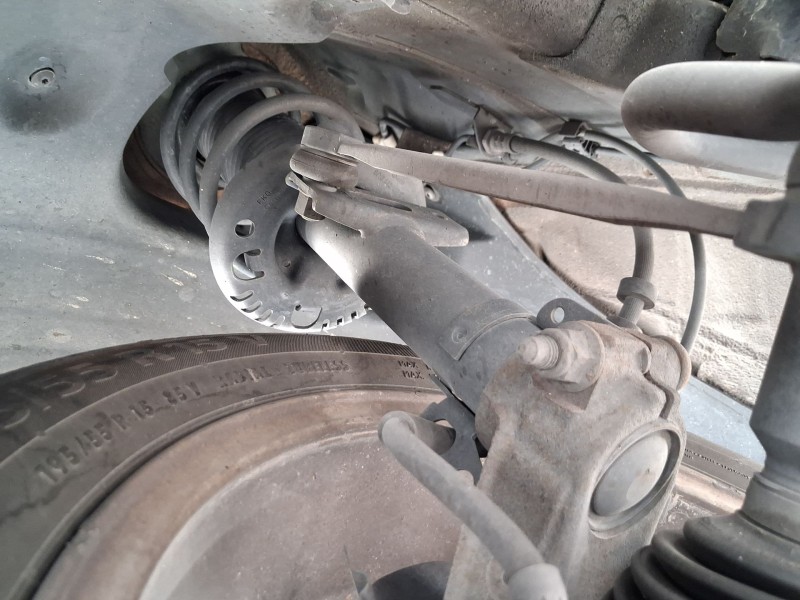 Recambio de amortiguador delantero derecho para volkswagen polo v (6r1, 6c1) 1.6 tdi referencia OEM IAM 6R0413031BR  