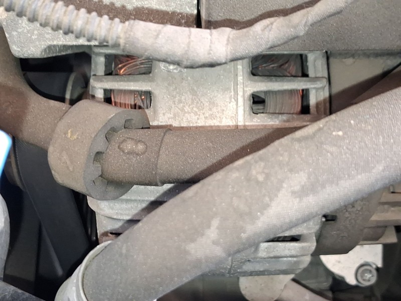 Recambio de alternador para volkswagen polo v (6r1, 6c1) 1.6 tdi referencia OEM IAM 06F903023F  
