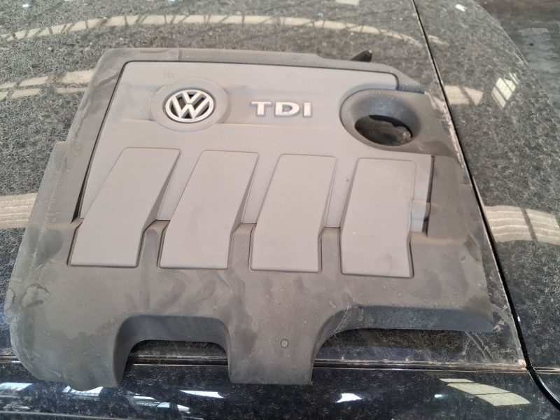 Recambio de tapa motor para volkswagen polo v (6r1, 6c1) 1.6 tdi referencia OEM IAM 03L103925AR  