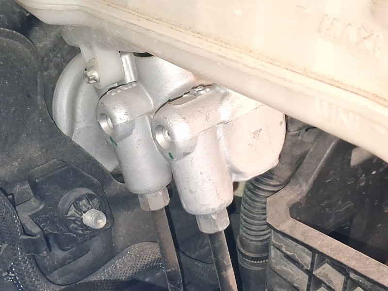 Recambio de bomba freno para peugeot 2008 ii (ud_, us_, uy_, uj_, ur_, uc_) e-2008 referencia OEM IAM 1643581380  