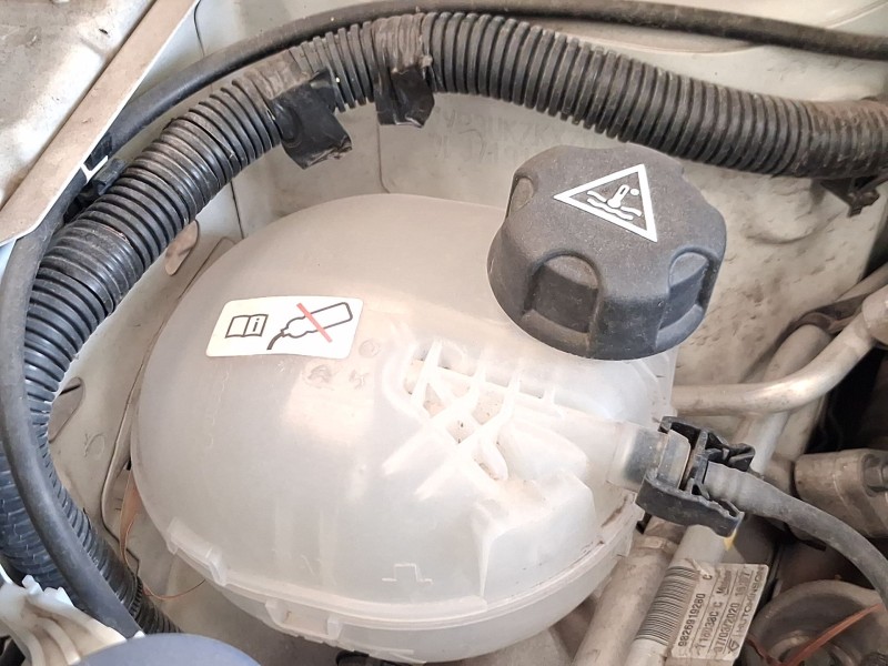 Recambio de deposito expansion para peugeot 2008 ii (ud_, us_, uy_, uj_, ur_, uc_) e-2008 referencia OEM IAM 9824198680  