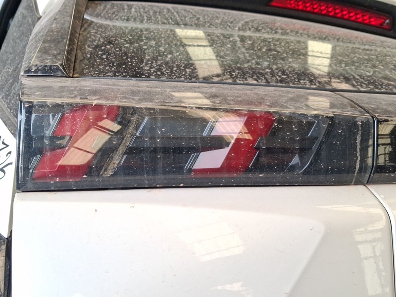 Recambio de piloto trasero izquierdo interior para peugeot 2008 ii (ud_, us_, uy_, uj_, ur_, uc_) e-2008 referencia OEM IAM 9825