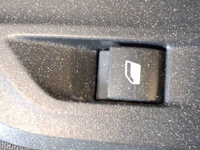 Recambio de mando elevalunas trasero derecho para peugeot 2008 ii (ud_, us_, uy_, uj_, ur_, uc_) e-2008 referencia OEM IAM 98044