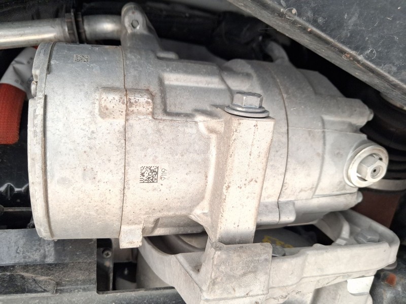 Recambio de compresor aire acondicionado para peugeot 2008 ii (ud_, us_, uy_, uj_, ur_, uc_) e-2008 referencia OEM IAM 985561038