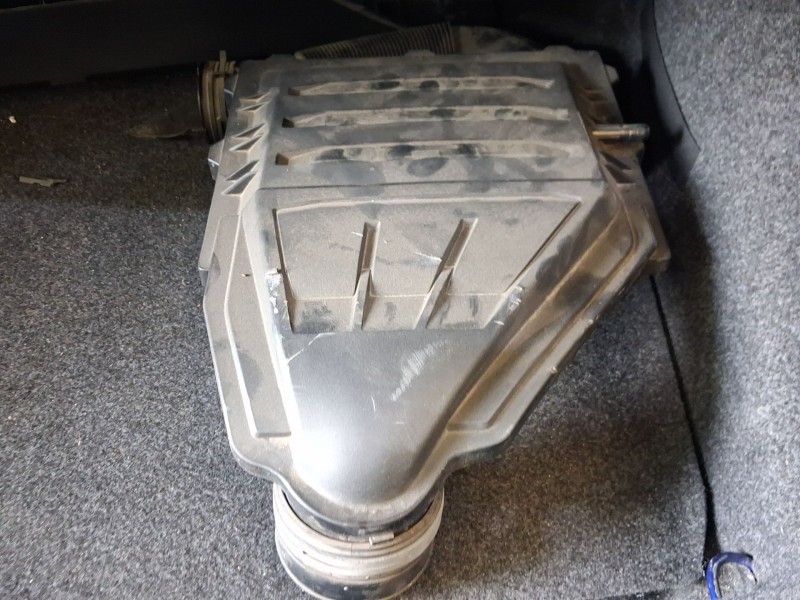 Recambio de carcasa filtro aire para seat arona (kj7, kjp) 1.0 tgi referencia OEM IAM 04C129601M  