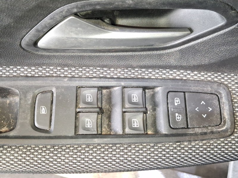 Recambio de mando elevalunas delantero izquierdo para dacia sandero iii 1.0 tce 90 eco-g referencia OEM IAM  C/MANDO RETROVISOR 