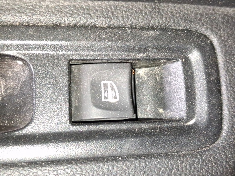 Recambio de mando elevalunas trasero izquierdo para dacia sandero iii 1.0 tce 90 eco-g referencia OEM IAM   