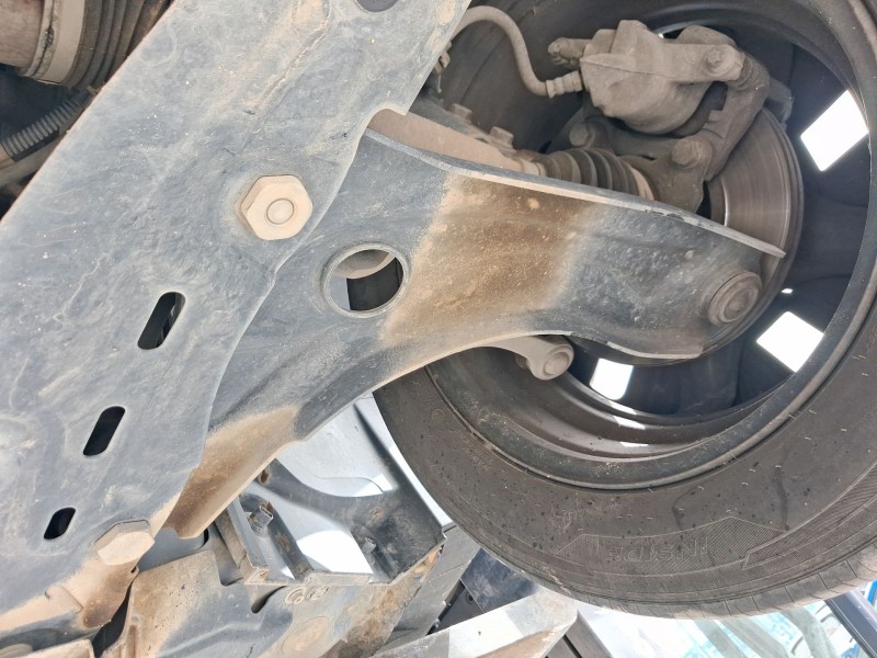 Recambio de brazo suspension inferior delantero izquierdo para dacia sandero iii 1.0 tce 90 eco-g referencia OEM IAM 545010278R 