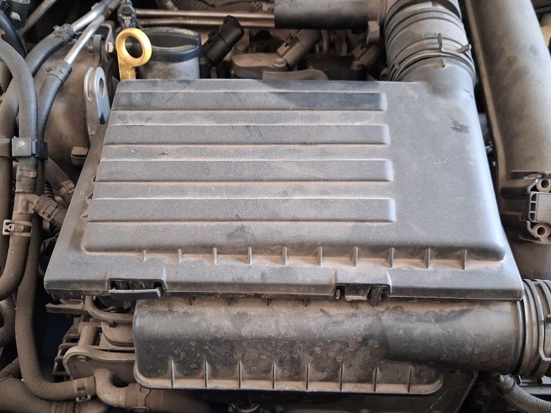Recambio de carcasa filtro aire para volkswagen polo v (6r1, 6c1) 1.2 tsi 16v referencia OEM IAM 04E129611H  