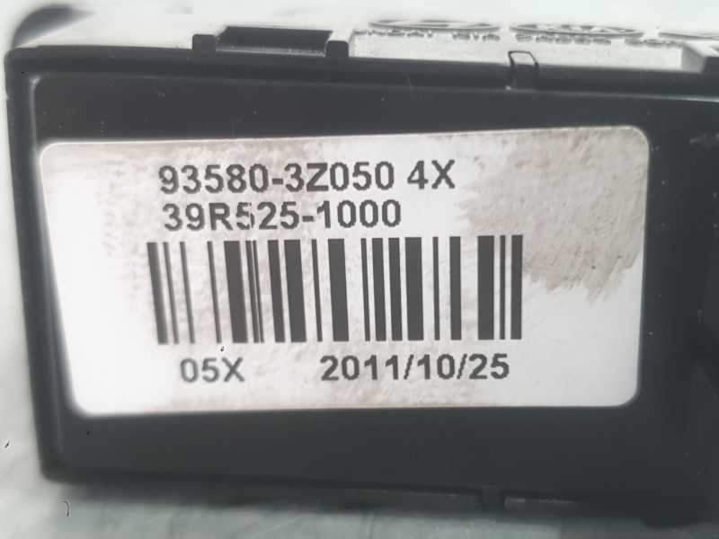 Recambio de mando elevalunas trasero derecho para hyundai i40 i (vf) 1.7 crdi referencia OEM IAM 935803Z0504X  