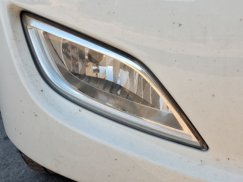 Recambio de faro antiniebla derecho para hyundai veloster (fs) 1.6 gdi referencia OEM IAM 922022V501  