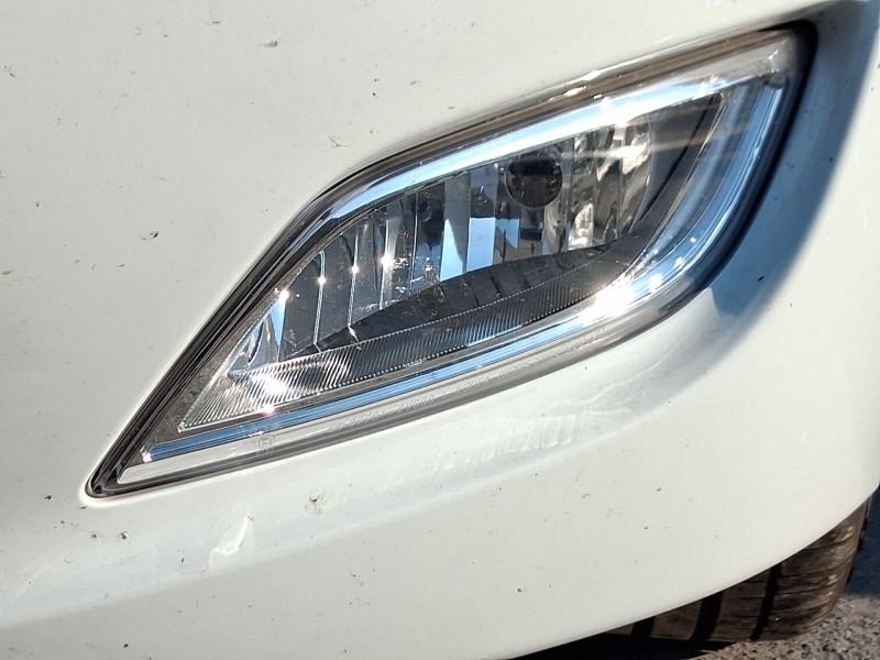 Recambio de faro antiniebla izquierdo para hyundai veloster (fs) 1.6 gdi referencia OEM IAM 922012V500  