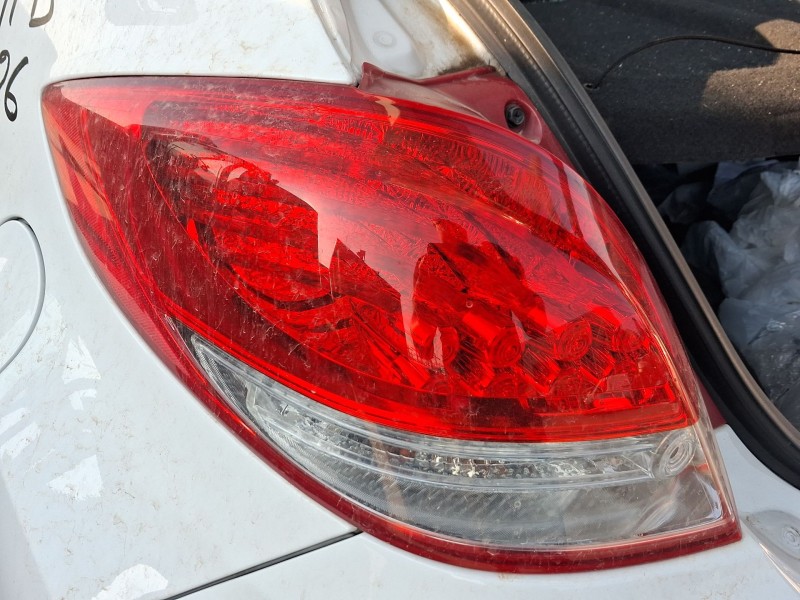 Recambio de piloto trasero izquierdo para hyundai veloster (fs) 1.6 gdi referencia OEM IAM 924012V120  