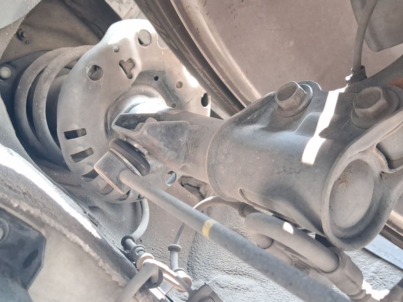 Recambio de amortiguador delantero izquierdo para hyundai veloster (fs) 1.6 gdi referencia OEM IAM 546512V051  