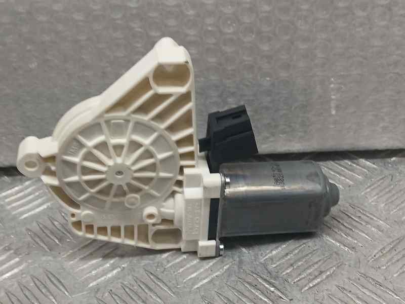 Recambio de motor elevalunas trasero izquierdo para mercedes-benz clase b (w245) b 160 (245.231) referencia OEM IAM A1698204542 