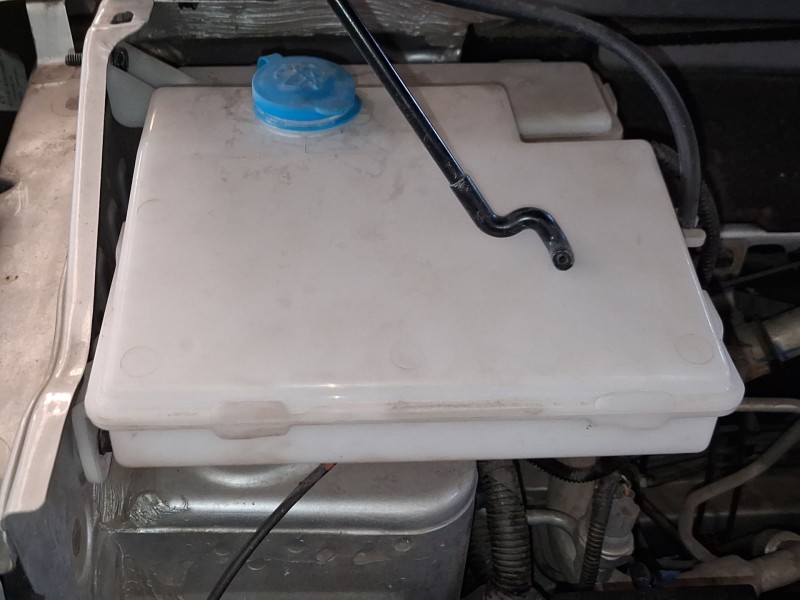 Recambio de deposito limpia para dacia spring ev (b6m1) referencia OEM IAM 289103222R  
