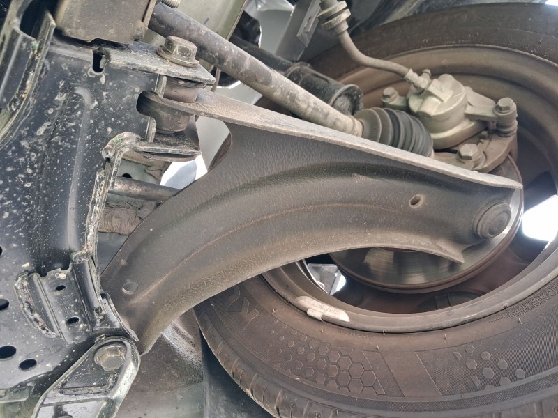 Recambio de brazo suspension inferior delantero izquierdo para dacia spring ev (b6m1) referencia OEM IAM 545032252R  
