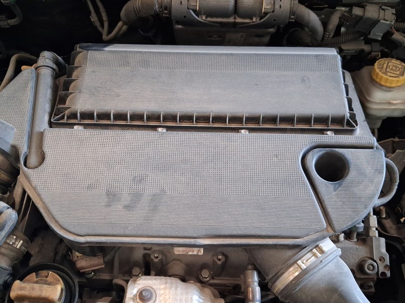 Recambio de carcasa filtro aire para opel combo tour (x12) 1.3 cdti (c26, d26, e26, c05) referencia OEM IAM 95513378  