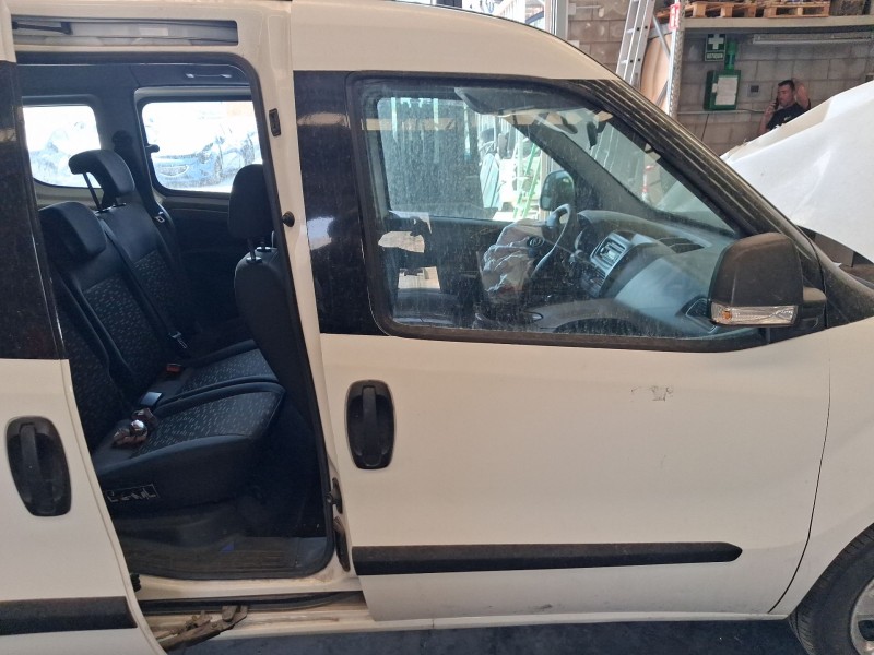 Recambio de puerta delantera derecha para opel combo tour (x12) 1.3 cdti (c26, d26, e26, c05) referencia OEM IAM 95519690  