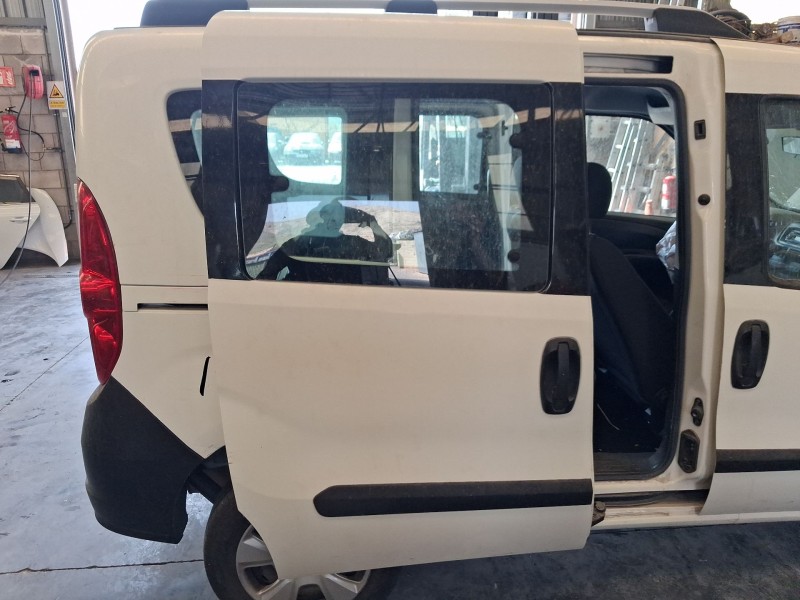 Recambio de puerta lateral corredera derecha para opel combo tour (x12) 1.3 cdti (c26, d26, e26, c05) referencia OEM IAM 9552928