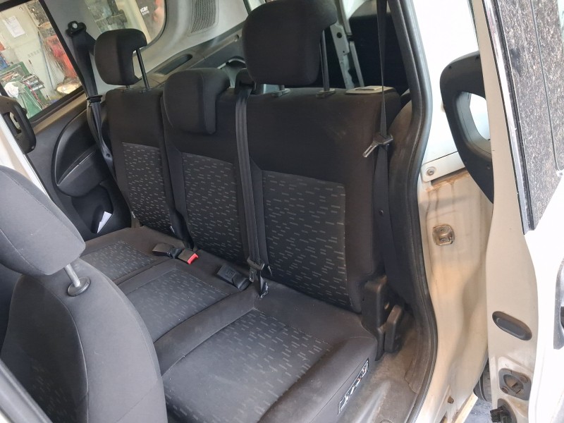 Recambio de asientos traseros para opel combo tour (x12) 1.3 cdti (c26, d26, e26, c05) referencia OEM IAM   