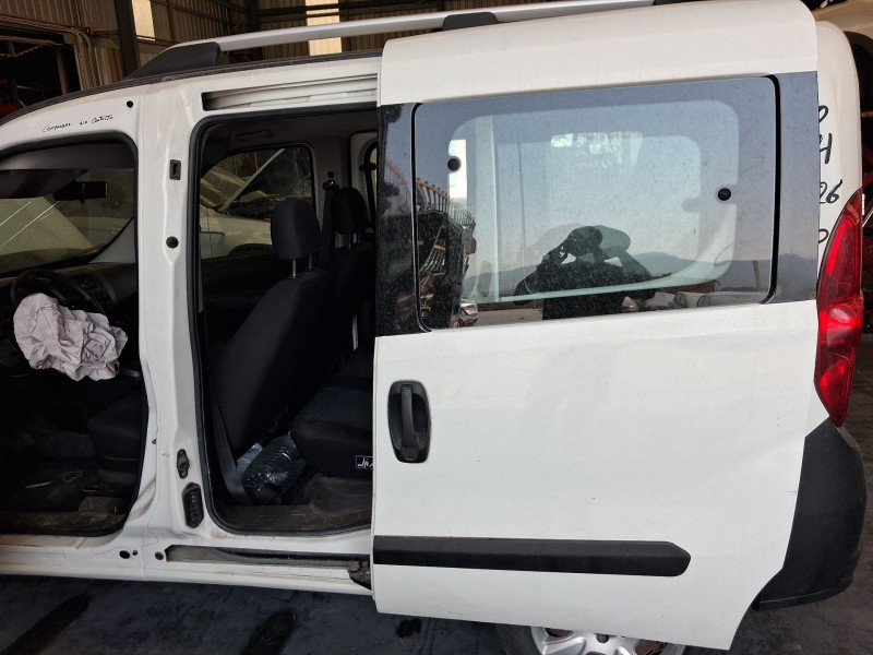 Recambio de puerta lateral corredera izquierda para opel combo tour (x12) 1.3 cdti (c26, d26, e26, c05) referencia OEM IAM 95529
