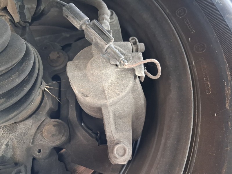 Recambio de pinza freno delantera izquierda para opel combo tour (x12) 1.3 cdti (c26, d26, e26, c05) referencia OEM IAM 95511301