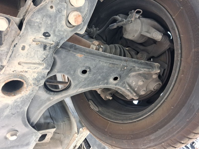 Recambio de brazo suspension inferior delantero izquierdo para opel combo tour (x12) 1.3 cdti (c26, d26, e26, c05) referencia OE