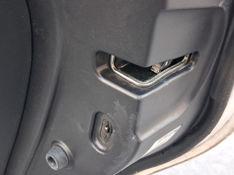 Recambio de cerradura puerta trasera derecha para lexus is ii (_e2_) 200d (ale20_) referencia OEM IAM 6905053040  