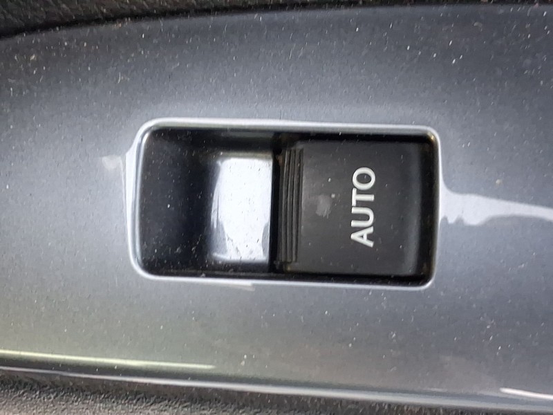 Recambio de mando elevalunas trasero derecho para lexus is ii (_e2_) 200d (ale20_) referencia OEM IAM 8403053020  