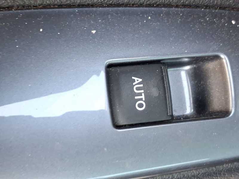 Recambio de mando elevalunas trasero izquierdo para lexus is ii (_e2_) 200d (ale20_) referencia OEM IAM 8403053020  
