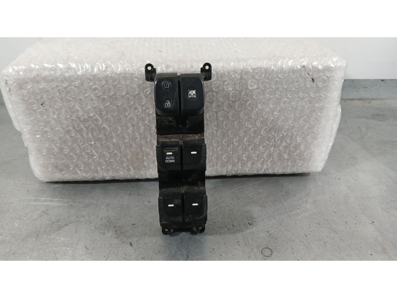 Recambio de mando elevalunas delantero izquierdo para hyundai i10 ii (ba, ia) 1.2 referencia OEM IAM 93570B42004 C/MANDO RETROVI