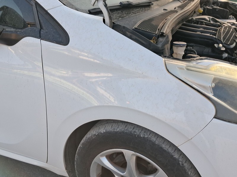 Recambio de aleta delantera derecha para peugeot 208 i (ca_, cc_) 1.2 vti 82 referencia OEM IAM 9672971480  